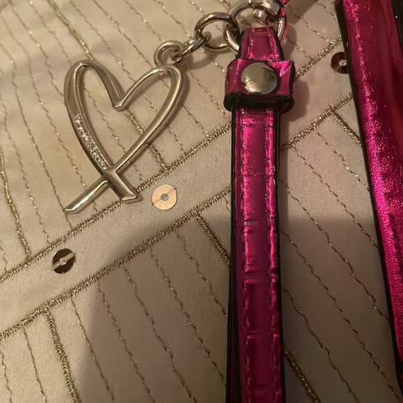 Victoria’s Secret’s Fuchsia Metallic Snakeskin Metallic Wristlet/Wallet💕.NWT - Picture 3 of 11